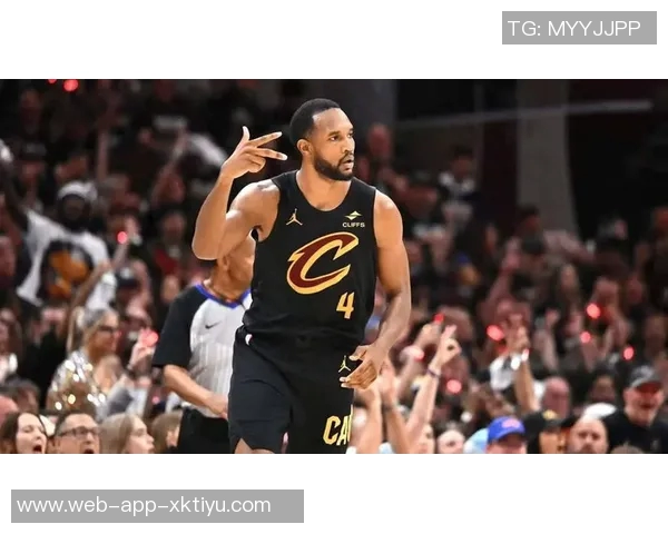 埃奇库姆表现出色四记三分助球队获胜贡献14分6篮板4助攻正负值11成为首发最高