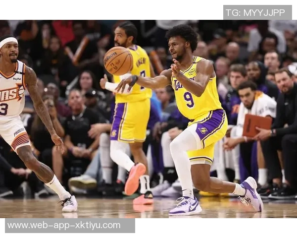 湖人第三节狂飙31-15逆转黄蜂赛季最佳表现再现球场风采