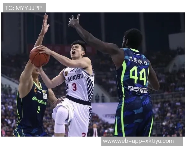 朱赞替补表现亮眼连续两场高效得分助力球队稳定轮换 朱赞替补表现亮眼连续两场高效得分助力球队稳定轮换