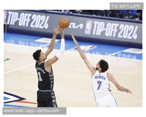 米奇约翰逊谈文班缺席对球队影响坚持原则不变的决心与信念